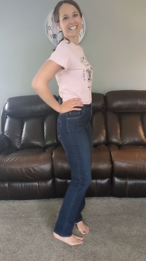 Watch Check out style and fit on Gloria Vanderbilt Amanda jeans! on Amazon Live