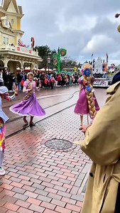 7.5K views · 420 reactions | A Disney moment filled with so much love we won't forget #baby #babylove #kids #disney #disneyword #disneyland #heartwarming #love #toddler #cute #adorable #wholesome #fyp #foryou #usa | Bryan entertainment tv | Facebook