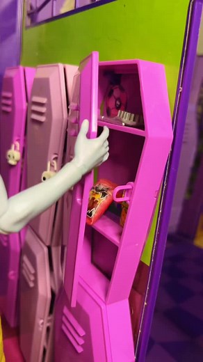 @messygirlztv on Instagram: "I been shipping them for years just because of urban monster high🥹 . . . . . @messygirlztv #monsterhigh #monsterhighdolls #monsterhighedit #monsterhighdoll #monsterhighg1 #dolls #dollstagramcommunityevents #dollofinstagram #dollstragram #dollcollector #monsterhighcontent #monsterhighcollection #monsterhighcollector #ghouliayelps #frankiestein #clawdeenwolf #draculaura"