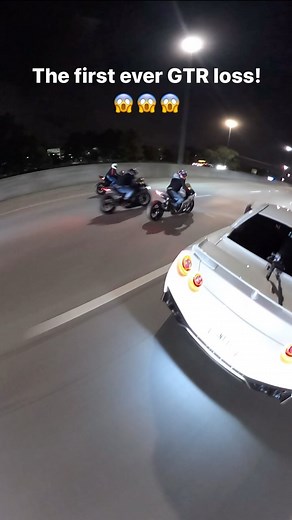 #nissan #gtr vs #bikes in #méxico 😱😱😱 | Art Papikyants