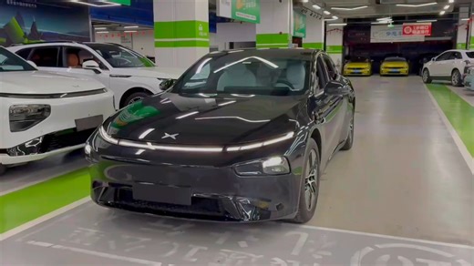 小鹏p7i 2023款702max，后置后驱，超长续航702公里，2023年9月首次上牌，表显3.8万公里，已过第三方，14包过户，终身免费车机流量