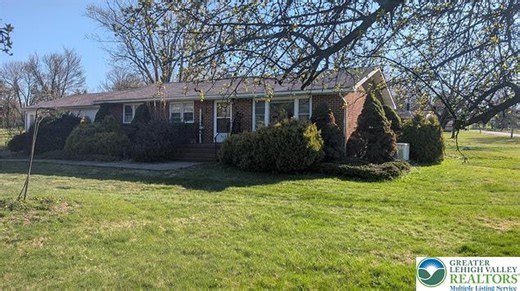 744 S Dogwood Rd, Walnutport Boro, PA 18088 | Estately 🧡 | MLS# 774713