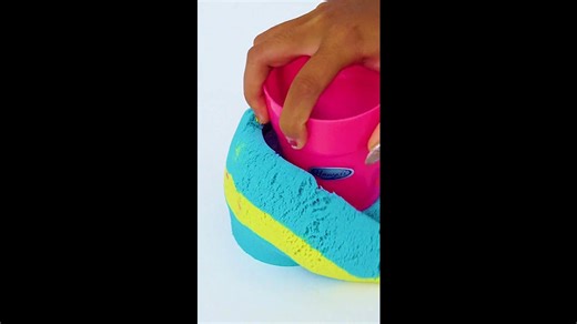 Smashing soft blue and yellow cake sand