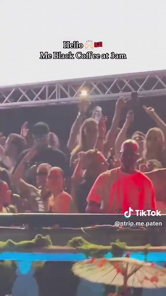 E gjata e Nate me Black Coffee në UNUM Festival