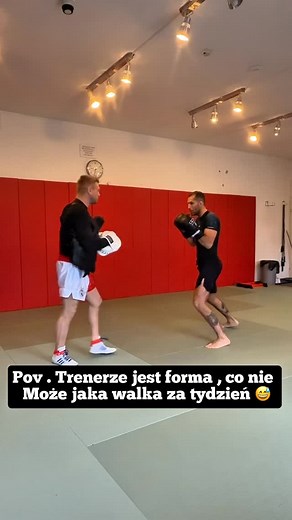 Kto nie ryzykuje , szampana nie pije 🔥😅 @smmash_xwear @rogowski_coach #walka #sport #mma #polska #fight #motywacja #fit #polishboy #poland #trening #pasja #polskichlopak #łódż #boxing #praca #silownia #łódź #ufc #polish #motivation #biznes #kick #sukces #siła #sila #polishman #gym #fighter | Rafał Marczuk