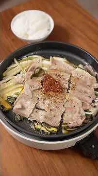 Pan-Fried Egg with Pork and Green Onion