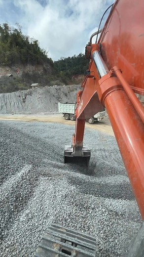 176K views · 3.5K reactions | Oprator loading batu suplit #fyp | Heri Setiawan | Facebook