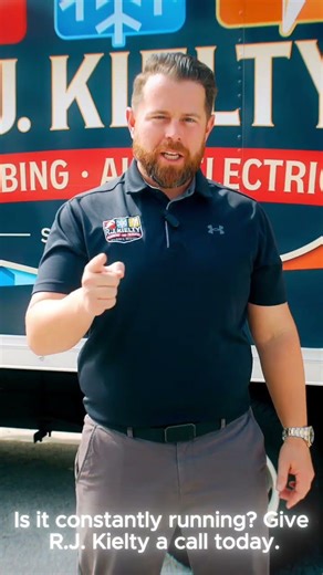 Broken Toilet? Here's When to Call a Plumber