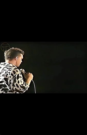 31K views · 1.5K reactions | "Un hombre busca a una mujer" Un clásico romántico con el Inolvidable Luis Miguel que nunca pasa de moda ❤️ #LuisMiguel #fansdeluismiguel #unhombrebuscaunamujer #romance #musica | Inolvidable LM | Facebook