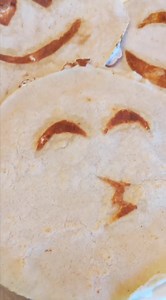 Celebrating National #Cheese day 🧀 with emoji quesadillas! Drop your favorite emoji in the comments that you want to see us make into a quesadilla!! 😀🙂😍😙 #nationalcheeseday #gooey #quesadilla #emoji | MásGusto