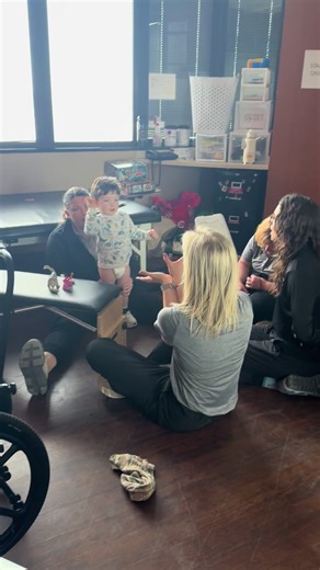 Kelly making up songs again 😂 I love her so much for that. She pops them out of nowhere. #singing #physicaltherapy #spinabifida #stand #ourstory