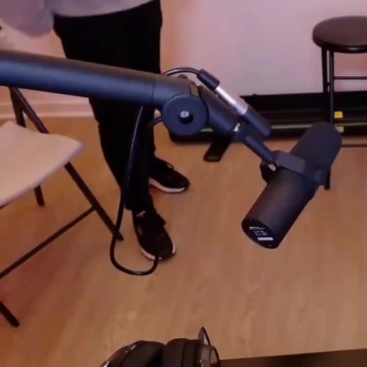 Quackity Crossing His Legs Reaction