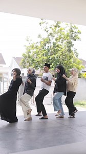Cantikk betul koleksi2 baju raya dari NFH ni, dengar ada yg tgh on sale balik kampung ni. 😍 Tengok dalam video ni pun dh menawan, kalo pakai nanti mesti bertambah menawan 🥰 Utk design yg tgh sale, korg blh direct ke website kami di https://nfhboutiquegallery.com | NFH Boutique Gallery