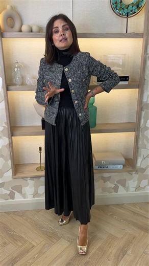 The most gorgeous pleated skirt .. I would say this is a mid-axi...