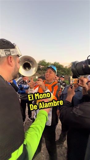 Barnieeee y Sus Amigos: Comedia y Diversión con Mazaclanes