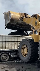 53K views · 1.6K reactions | #megamachineschannel #machinery #wheelloader #mining #TRUCKS #caterpillar #coal | Mega Machines Channel | Facebook