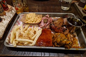 We visited the new Hickory's Smokehouse in Cannock and enjoyed a night of rich flavours, fantastic food and a great atmosphere