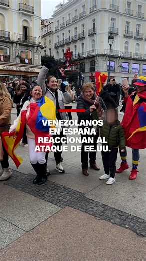 Desde la Puerta del Sol, en Madrid, Pau Mosquera reporta las reacciones de la comunidad venezolana tras la operación militar de EE.UU. en Caracas y otras ciudades, y la posterior captura y extracción de Nicolás Maduro y su esposa, Cilia Flores, de #Venezuela. | CNN en Español