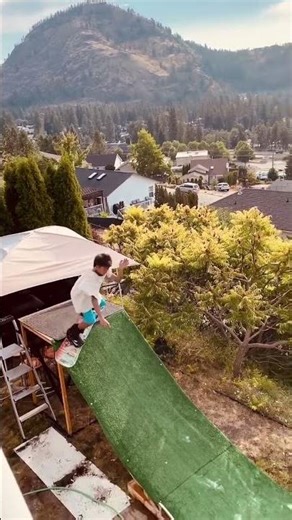 DIY SLOPESTYLE SNOWBOARDING RAMP PIPE SLIDE HOMEMADE