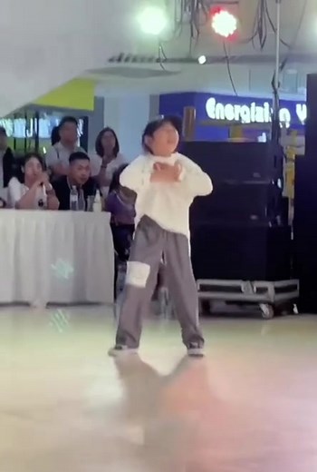 Popper Zhang Chuyi Street Dance Battle Performance