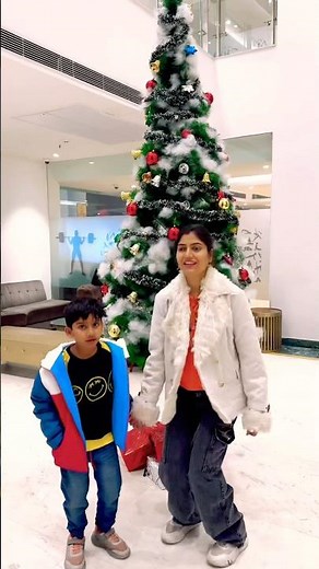 Anant ne dekha bahut bda christmas tree 🎄