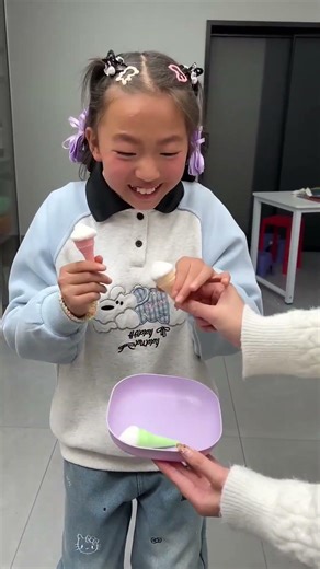 This is the first time I've ever seen ice cream like this! 🥰 #Funnyfamilygames