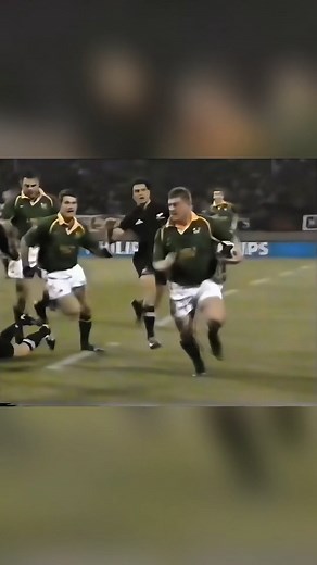 29K views · 2.2K reactions | "One of the best tries you'll ever see from a prop." Throwback to this classic from Richard Bands, telling Carlos Spencer that the bus is full! #Rugby365 #Springboks | Rugby365 | Facebook