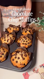 I’m showing you how to make real bakery-style chocolate chip muffins — tall, golden, and loaded with melting chocolate chips. Full recipe is in the video🍫🧁 #easyrecipe #muffins #muffin #chocolatechipmuffins #baking | The fairy who bakes