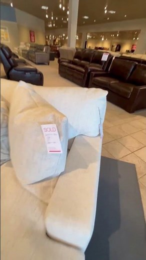 Shopping the clearance sale at Havertys Furniture outlet! #interiordesign