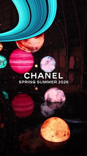 ✨ Inside Chanel: Spring/Summer 2025 ✨ From daylight pastels to midnight black, watch how Chanel’s Haute Couture collection reveals the spirit of renewal and color cycles 🇫🇷🎨 I break down their signature codes — tweed, painted lace, camellias, bold linings, and chromatic transitions — and how these echo Coco’s legacy today. #Chanel2025 #HauteCouture #FashionDocumentary #RunwayAnalysis #srilanka