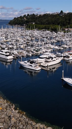 Knowing your marina is almost as important as knowing your slip. The water and power hookups rest on the main dock here at Elliott Bay Marina, so make sure to moor accordingly! | Elliott Bay Marina
