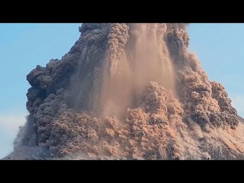 Heavy Ashfall! 🌋 Sudden eruption of Mount Merapi, Indonesia. Volcano Merapi 2021