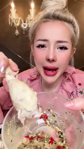 Ngan 98 reveals Quang's taste.