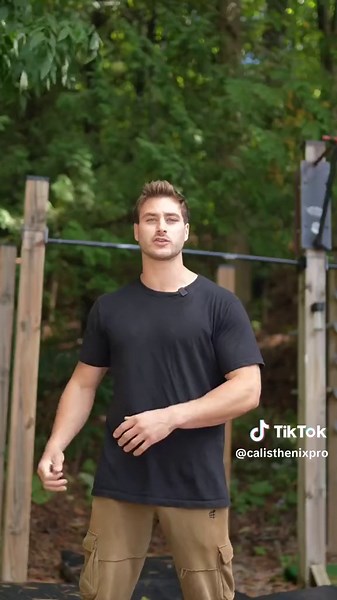 How to Swing 360 - Tutorial🔥🌪️ The swing 360 is one of the most popular intermediate dynamic skills in Freestyle Calisthenics, requiring perfect synchronization of a full 360 rotation with a powerful backswing🌪️ Getting started with dynamic movements can be tricky and risky without the proper tools and knowledge. Follow these quick steps with mats to safely learn this move, here’s some extra tips & trick to keep in mind👇 1- Master the back swing on the bar 2-Keep your arms lock on the backsw