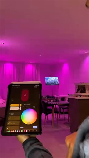 Zona Smart, Domótica, viviendas inteligentes on Instagram: "🏠✨ Una casa inteligente no es complicada. Es práctica. En este video te mostramos, de forma simple, cómo se controla una vivienda inteligente en el día a día: luces, escenas, ambientes y funciones que hacen tu casa más cómoda, eficiente y fácil de usar. Nada raro, nada técnico. Solo tecnología bien aplicada para mejorar tus espacios 👌 👉 Y acá viene la pregunta clave: ¿Te gustaría aprender a hacer esto vos mismo? ¿Querés saber cómo au