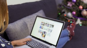 Woman researching on the computer - Free Stock Video