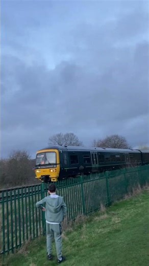 Gwr class 166 departing Bruton #train #trainspotting