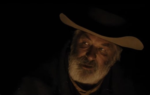 [Trailer] Alec Baldwin en hors-la-loi prêt à tout pour sauver son petit-fils dans le western “Rust” | Les Inrocks
