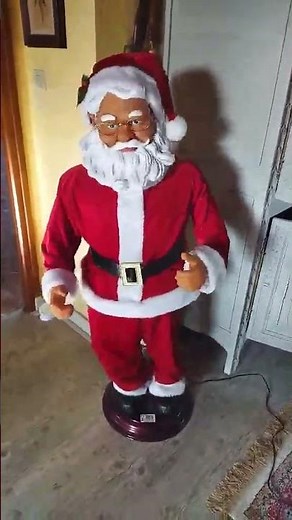 B&D SINGING AND DANCING SANTA CLAUS 120CM (STOCK VIDEO)