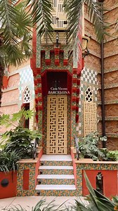 The Casa Vicens is one of Gaudí’s masterpieces and a uniquely beautiful UNESCO World Heritage site. Have you visited it yet? 😍 Una de les obres mestres de Gaudí és la Casa Vicens, declarada Patrimoni de la Humanitat per la UNESCO. Sens dubte, la seva bellesa és única. Ja l’has visitada? 😍 Una de las obras maestras de Gaudí es la Casa Vicens, declarada Patrimonio de la Humanidad por la UNESCO. Sin duda, su belleza es única. ¿La has visitado ya? 😍 L’un des chefs d'œuvre de Gaudí est la Casa Vic