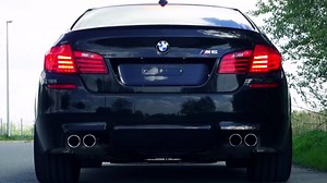 4.4L V8 Biturbo – BMW M5 in Motion and Revving