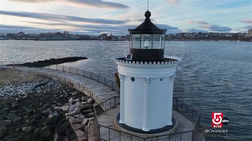 An artist’s mission to paint every lighthouse in Maine