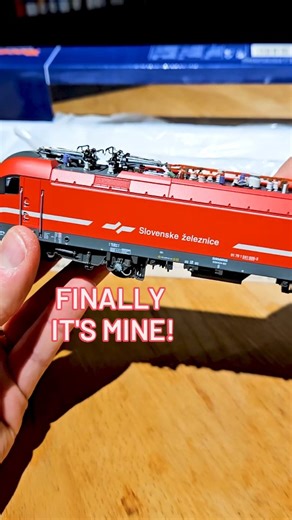 Francesco | Rosenrot Anlage on Instagram: "I finally found the time to unbox one of the most beautiful locomotives I bought in 2025: the SZ 541 (Slovenian Railways – Slovenske železnice) 🤩 produced by @rococc I picked it up in Milan during the Hobby Model Expo for €175. The model is a second hand one but basically flawless, complete with all the additional parts still to be installed 🥳 The design is the classic Taurus family (1216 style), but this is my very first Slovenian locomotive ❤️, whic