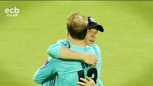 It's 2017 and Gareth Batty is still causing chaos at the crease 🌀 | Vitality Blast