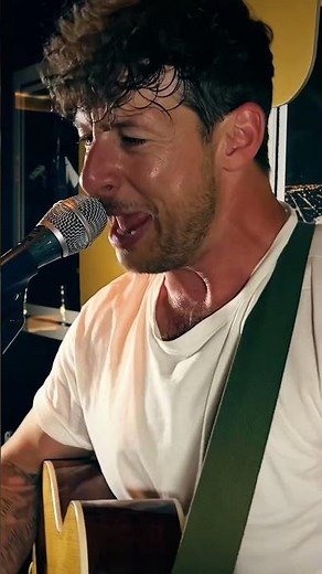 Valerie - Mark Ronson Feat. Amy Winehouse (Acoustic Cover) #Shorts