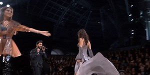16 Best Reactions to Bella Hadid and The Weeknd's Awkward VS Runway Moment