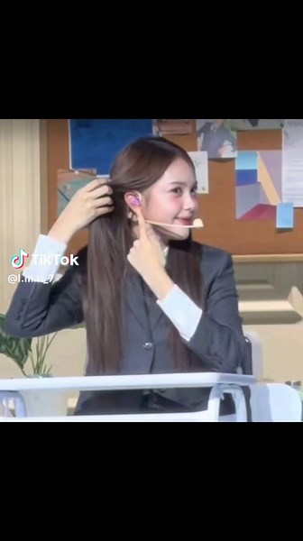 finally got a glimpse of carmen's in ear 🩷 #카르멘 #CARMEN #Hearts2Hearts