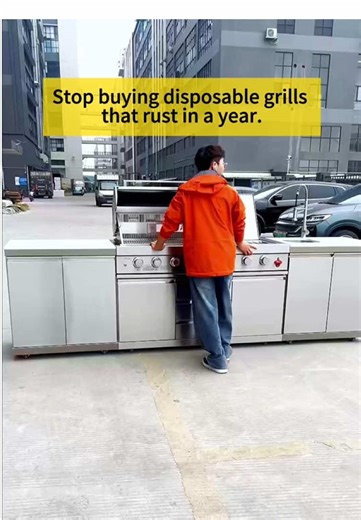 Guess how much this mobile, modular outdoor kitchen cost? 🇺🇸🇺🇸 Is this the outdoor kitchen of your dreams? A 500-pound, high-quality 504 stainless steel behemoth that can be moved anywhere, anytime❤️ Message me privately – the answer will surprise you.😊 #outdoorkitchen #mobilekitchen #kitchenhacks #kitchendesign #bbq