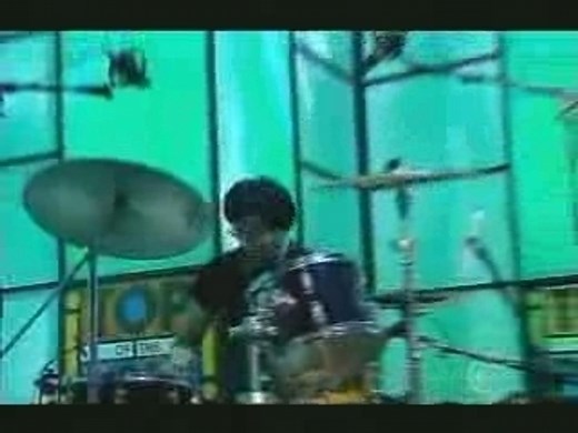 Yeah Yeah Yeahs Pin live