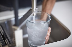 How to Clean Cloudy Glasses at Home - realestate.com.au